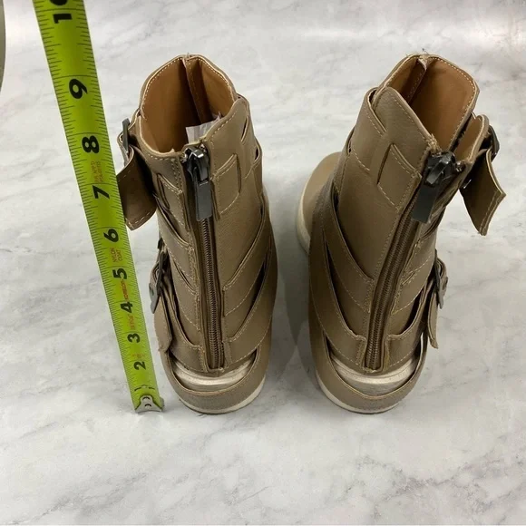 Dollhouse Women's Mummy Chunky Buckle Heeled Ankle Winter Boots Tan White Size 6 - Picture 4 of 7
